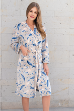 Cargar imagen en el visor de la galería, bata supersoft, bata, bata de descanso, bata microfibra, bata calida, bata invierno, bata de lujo, bata lux